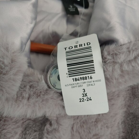 TORRID Faux Fur Hooded Coat Size 3X Light Gray NEW Satin Lined Pockets Glam Chic - Picture 8 of 11